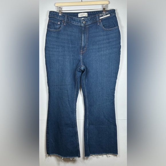 NWT Abercrombie & Fitch “Curve Love”Jeans. High Rise. Vintage Flare. Siz… - Picture 1 of 11